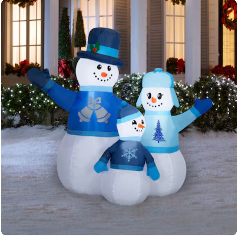 Holiday living 5ft lighted snowman family. NWT